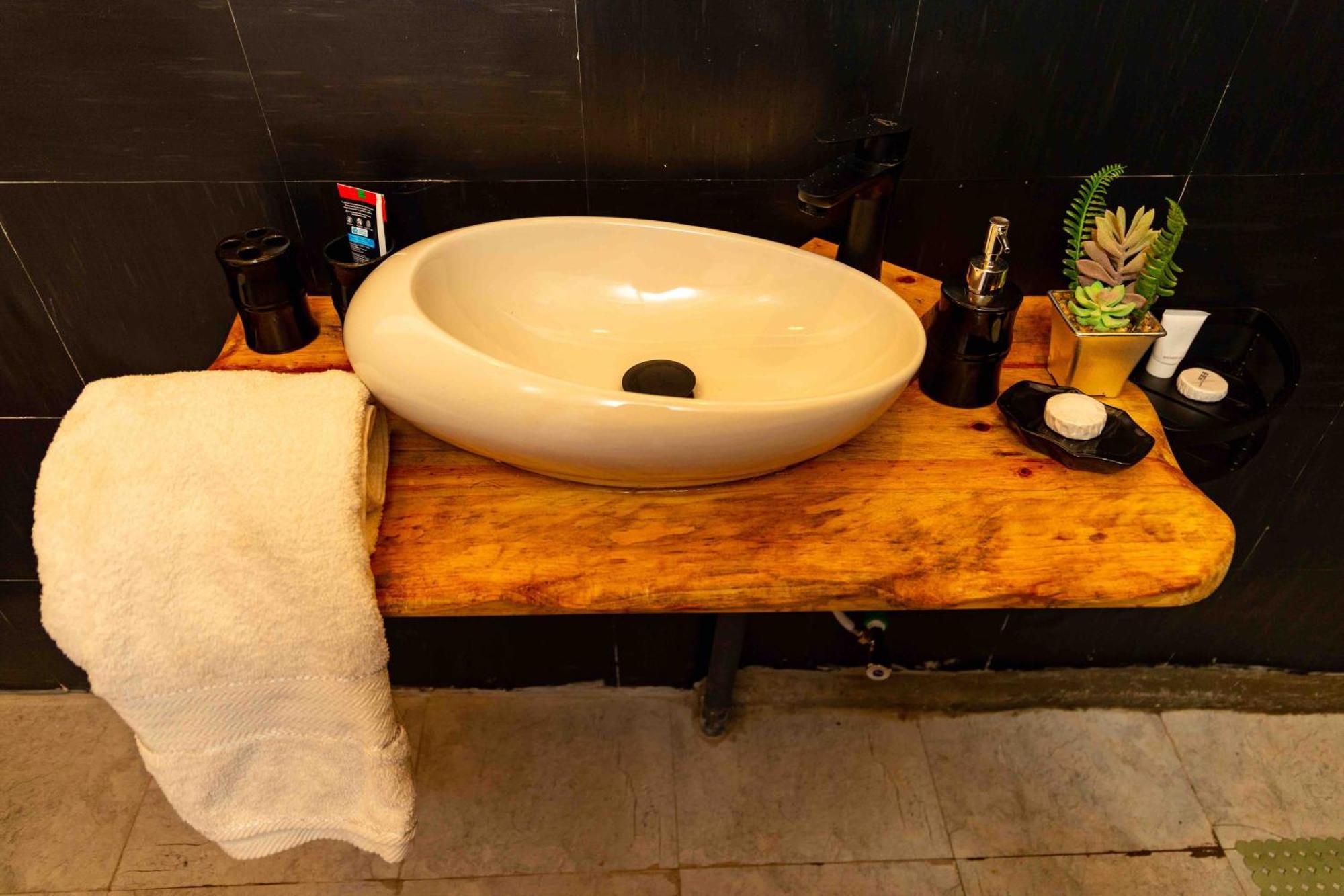 Olemayian Amboseli Lodge *